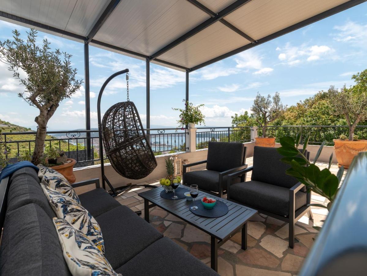 Scenic Sea View,Three Bedroom Villa With Pool Трогир Екстериор снимка
