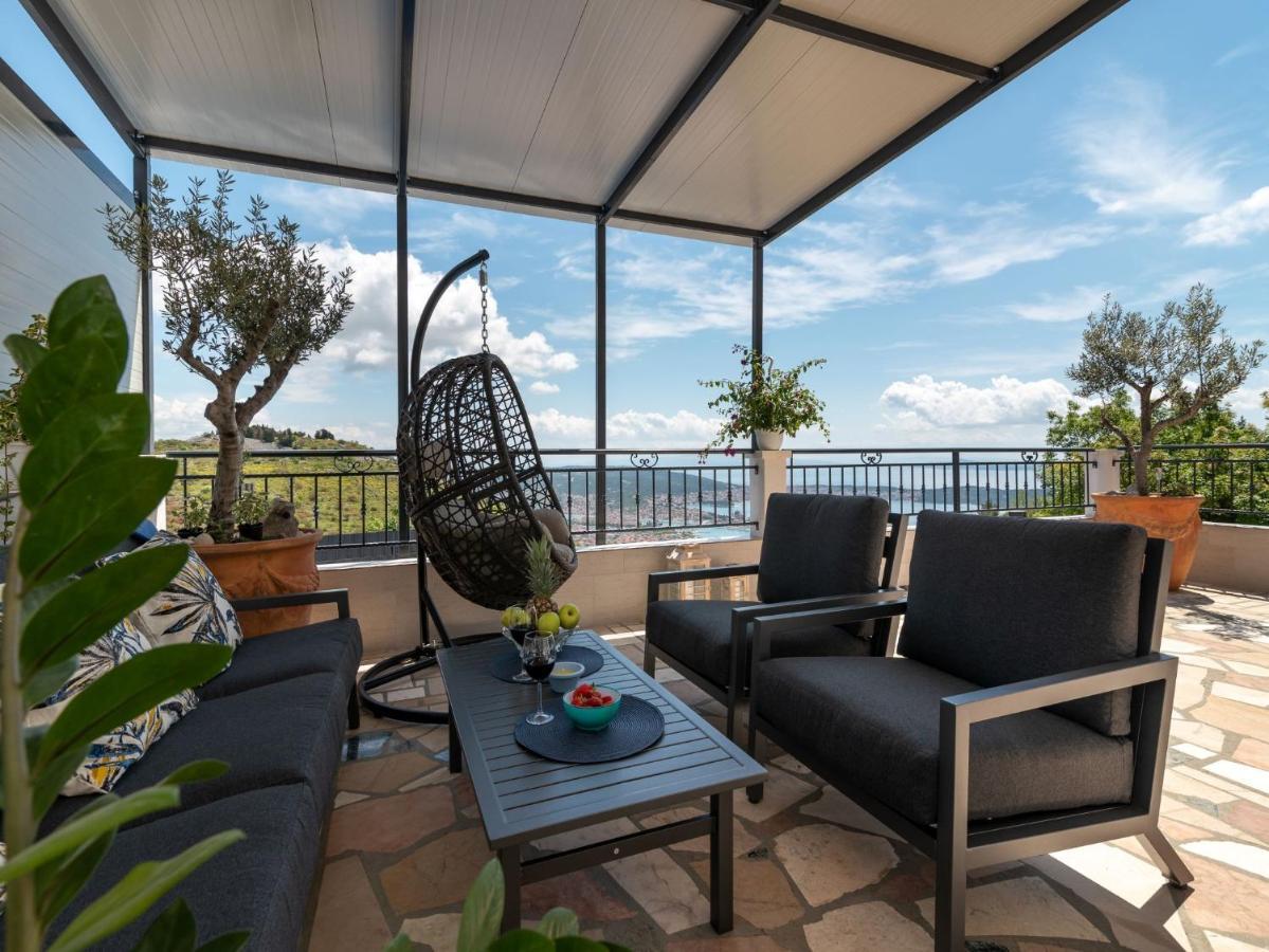 Scenic Sea View,Three Bedroom Villa With Pool Трогир Екстериор снимка