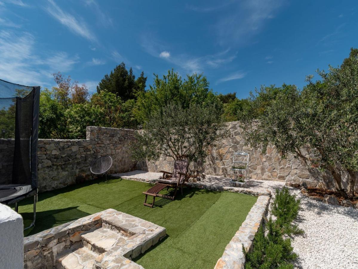 Scenic Sea View,Three Bedroom Villa With Pool Трогир Екстериор снимка