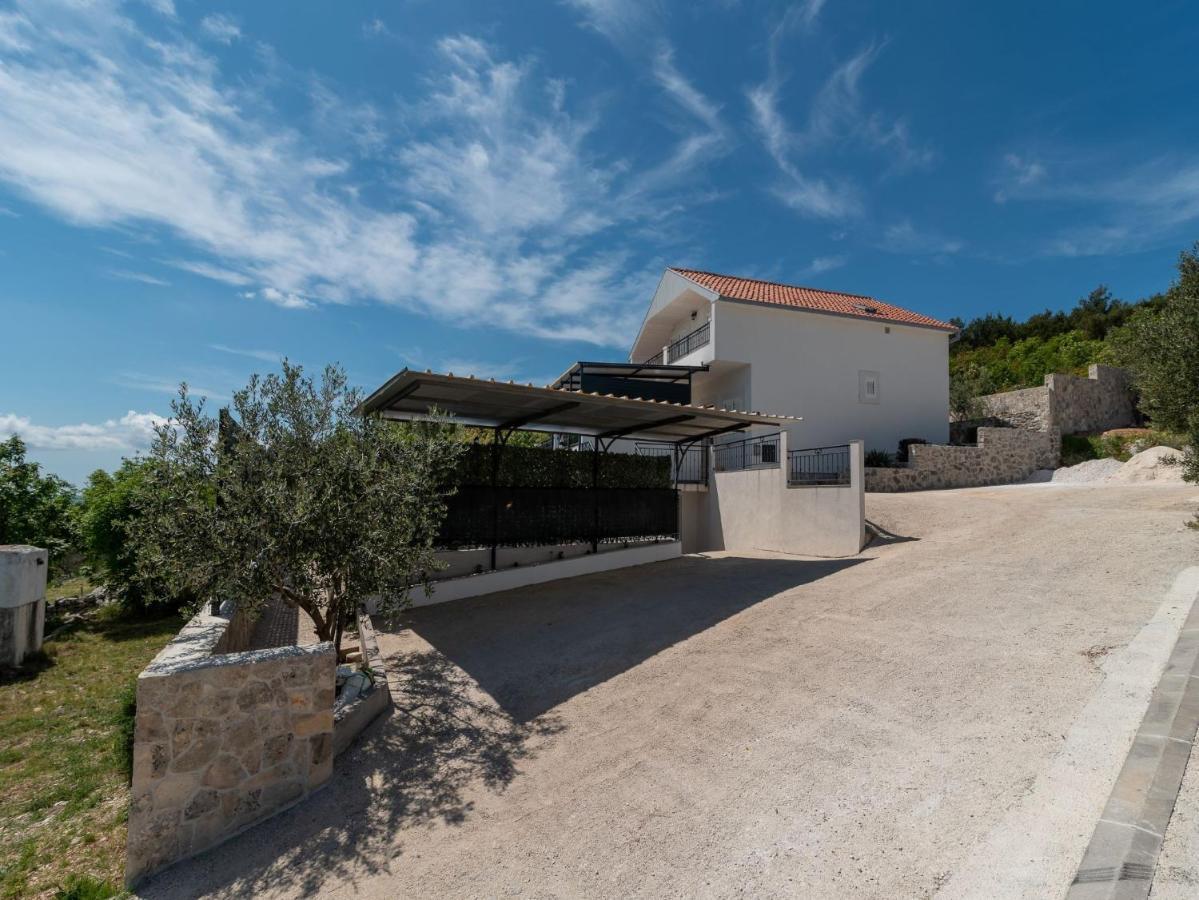 Scenic Sea View,Three Bedroom Villa With Pool Трогир Екстериор снимка