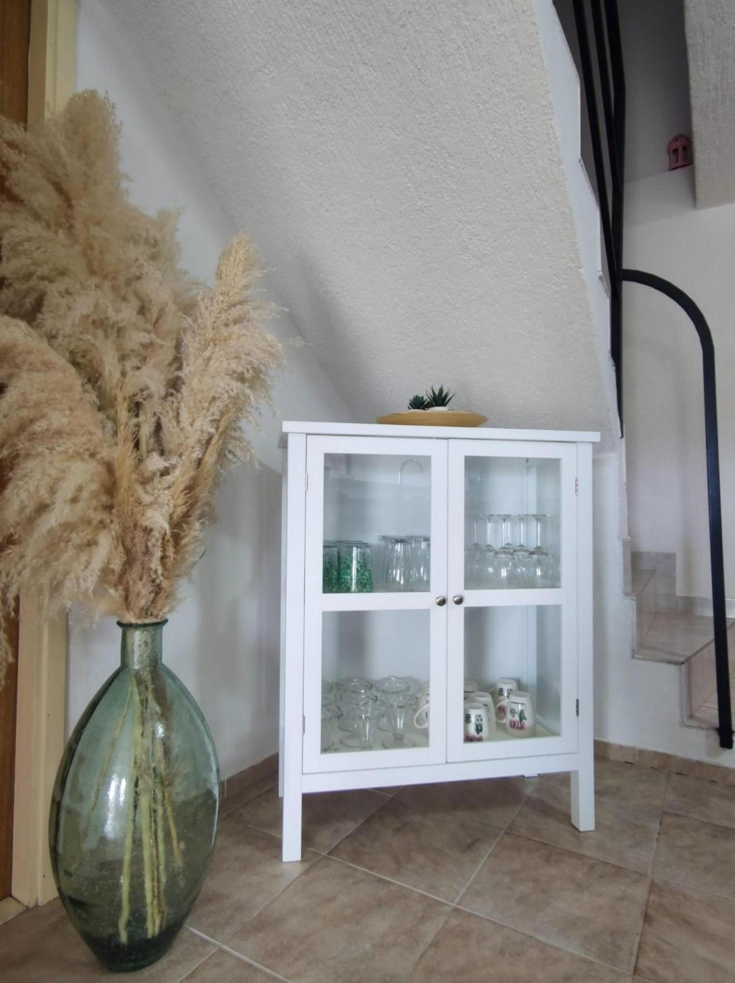 Scenic Sea View,Three Bedroom Villa With Pool Трогир Екстериор снимка